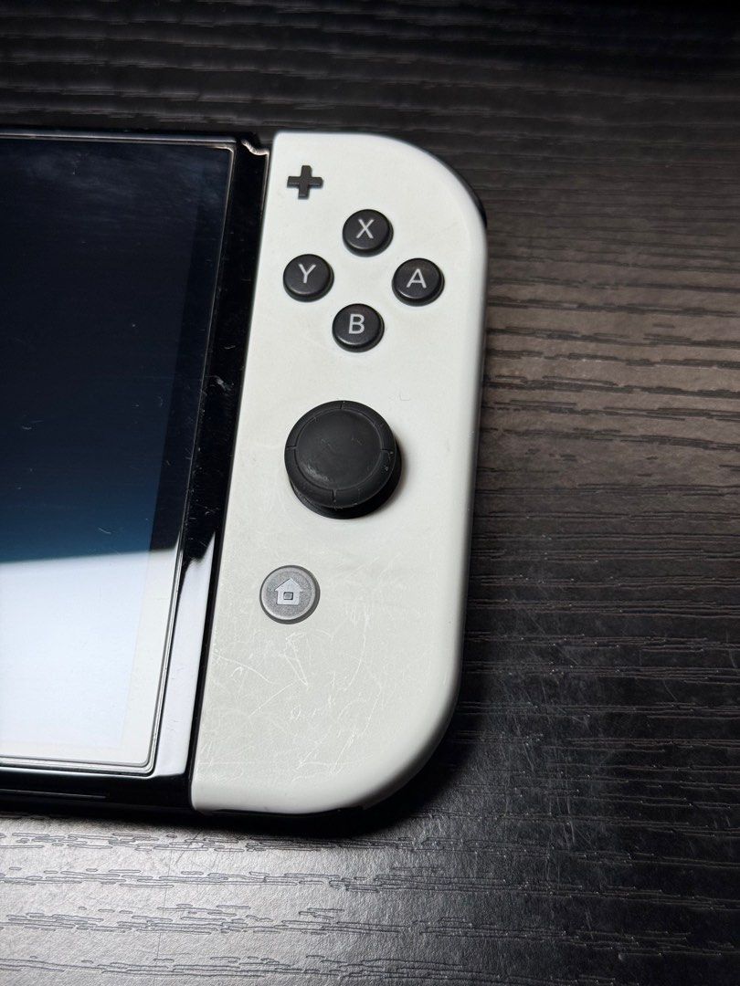 Switch OLED （分類：Nintendo 任天堂）位於 Hong Kong。 由 josephwong930 提交（商品編號 1373204960，圖片 2）。簡介： 香港行貨 有單有盒齊配件已過保養 新舊如圖 有使用痕跡 送卡比獸Switch袋。