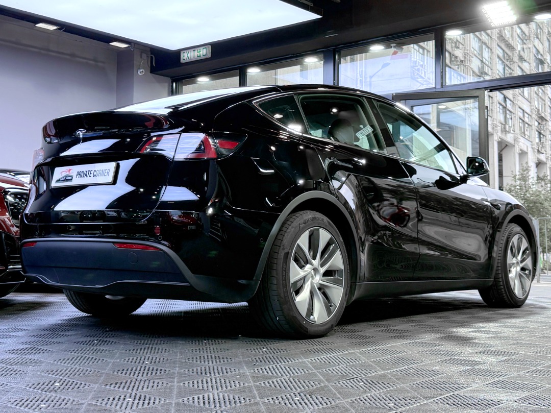 Tesla MODEL Y STANDARD RANGE Auto62863126598018111