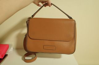 (Category: ) located in . Submitted by ommst (Listing ID 1373073914, Image 1). Description: .