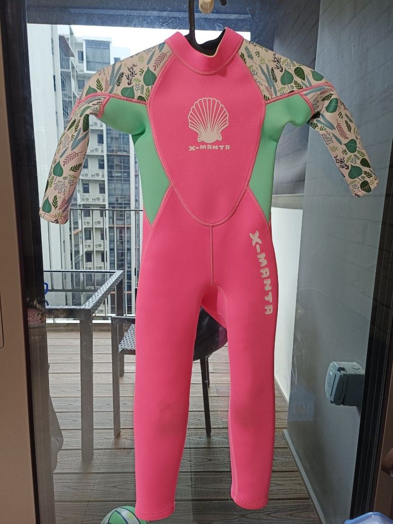 Thermal Swimwear /Wetsuit (Category: Babies & Kids Fashion) located in Singapore. Submitted by quirkyfun (Listing ID 1373103376, Image 1). Description: Size: 100-110cm.