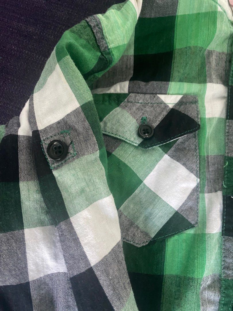 🌸❤️🌸TRENDY 🔥FASHIONABLE 🌸TODDLERS HOODED SHIRT TOP CHECKERED 🔥GREEN GREY COLORS❤️FROM LONDON 🇬🇧 UK🌸🔥🌸AGES 15-24 months❤️🌸❤️ (Category: Babies & Kids Fashion) located in Singapore. Submitted by stoneroses1999 (Listing ID 1373149515, Image 3). Description: Katong area or post 3$ .