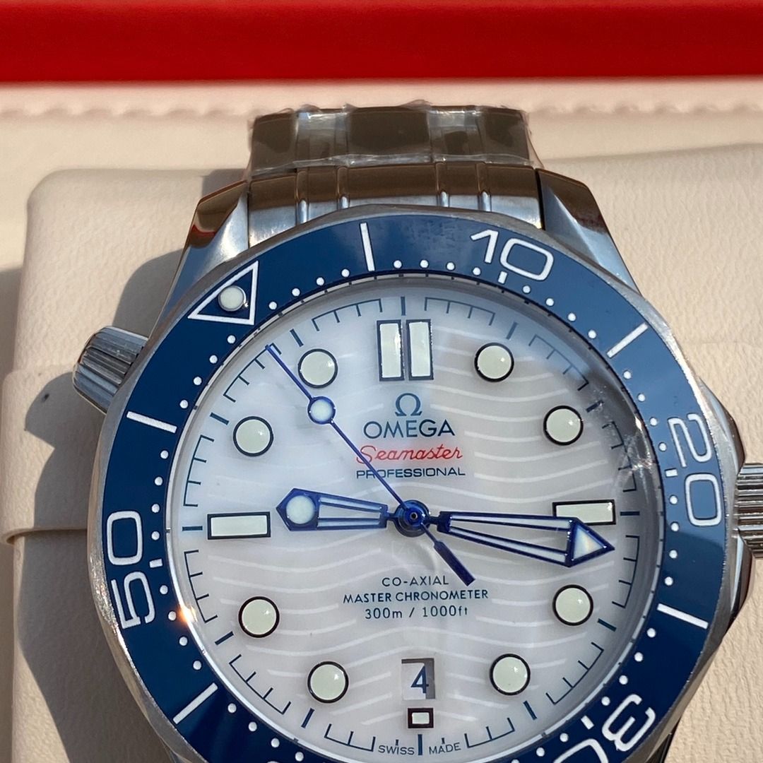 watch (Category: Men's Watches) located in Manila. Submitted by chromeheartsss (Listing ID 1373094207, Image 3). Description: Complete set of packaging boxes for the counter Adjustable Button Length~Omega's New Seamaster 300m 42MM Diving Watch.