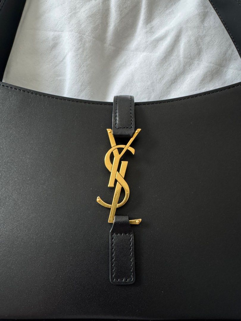 YSL Le 5 A 7 Hobo Bag in Black/Noir (Category: Bags & Wallets) located in Singapore. Submitted by lollipopl0ver (Listing ID 1373138102, Image 2). Description: 100% authentic. entropy certificate available by loveholic.sg sg retail price: $3390 happy to negotiate for fast deals will be returning to sg in mid july to do meet ups then used very carefully, only have dust bag. .