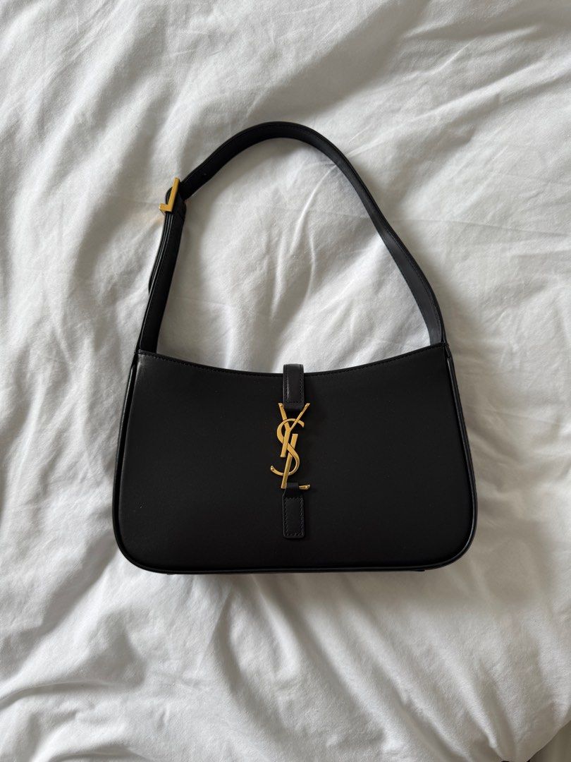 YSL Le 5 A 7 Hobo Bag in Black/Noir (Category: Bags & Wallets) located in Singapore. Submitted by lollipopl0ver (Listing ID 1373138102, Image 1). Description: 100% authentic. entropy certificate available by loveholic.sg sg retail price: $3390 happy to negotiate for fast deals will be returning to sg in mid july to do meet ups then used very carefully, only have dust bag. .