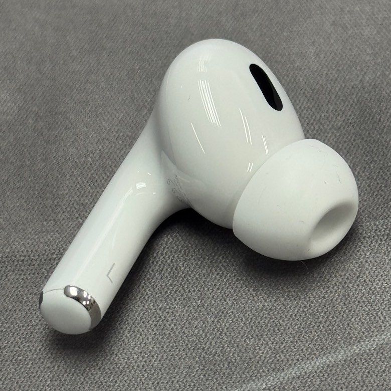 AirPods Pro Gen 2 Left side USB-C🍏AirPods Pro (2nd Generation) USB-C Left side AirPod🍎AirPods Pro Gen 2c Left AirPod🍏Pro 2c Left AirPod🍎AirPods Pro Gen 2 Left side🍏USB-C Left Side Pro 2 Earbud🍎A3048 (BN/ORIGINAL APPLE) (Category: Earphones) located in Singapore. Submitted by henry_jeniffer (Listing ID 1373279730, Image 1). Description: Brand new and 100% Apple Original/Authentic Apple Airpods Pro Gen 2 USB-C Left side. Listed picture is 100