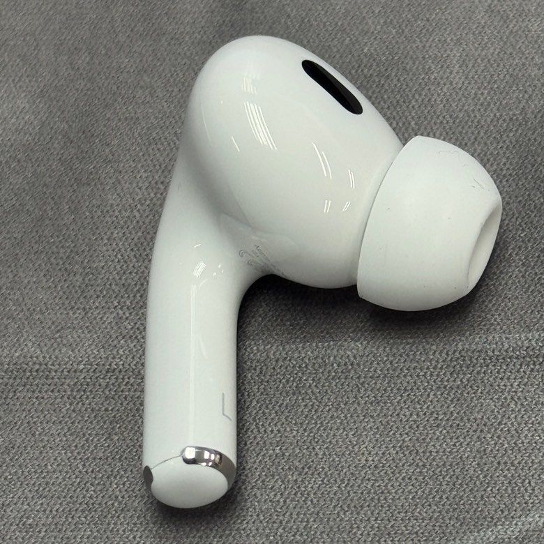 AirPods Pro Gen 2 Left side USB-C🍏AirPods Pro (2nd Generation) USB-C Left side AirPod🍎AirPods Pro Gen 2c Left AirPod🍏Pro 2c Left AirPod🍎AirPods Pro Gen 2 Left side🍏USB-C Left Side Pro 2 Earbud🍎A3048 (BN/ORIGINAL APPLE) (Category: Earphones) located in Singapore. Submitted by henry_jeniffer (Listing ID 1373279730, Image 2). Description: Brand new and 100% Apple Original/Authentic Apple Airpods Pro Gen 2 USB-C Left side. Listed picture is 100
