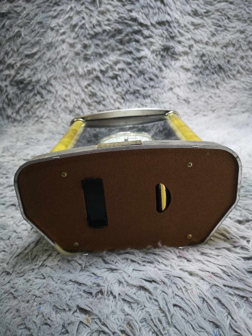 Analog Table Top Clock (Category: Clocks) located in Santa Cruz. Submitted by jmy_surplus.2 (Listing ID 1373246420, Image 3). Description: Size ; Color ; Gold Type ; Clock Brand ; No Brand Material ; Glass Style ; Vintage Table Top Clock MK D1 JMY 4.