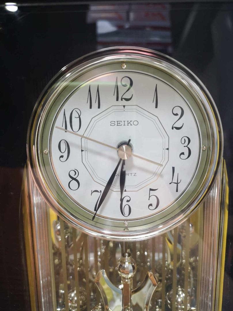 Analog Table Top Clock (Category: Clocks) located in Santa Cruz. Submitted by jmy_surplus.2 (Listing ID 1373246420, Image 2). Description: Size ; Color ; Gold Type ; Clock Brand ; No Brand Material ; Glass Style ; Vintage Table Top Clock MK D1 JMY 4.