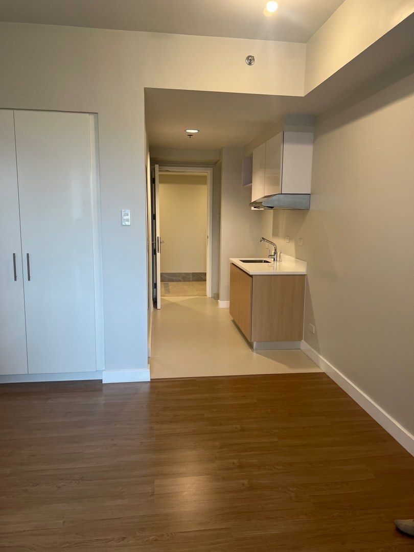 Arton North Tower Studio for Sale (Category: Apartments & Condos) located in Makati City. Submitted by designandspace (Listing ID 1373303524, Image 3). Description: Arton North Rockwell Studio unit 26sqm Unfurnished Brand new SALE Php 5.8M Plus parking Php 1.4M 0917-8101834.