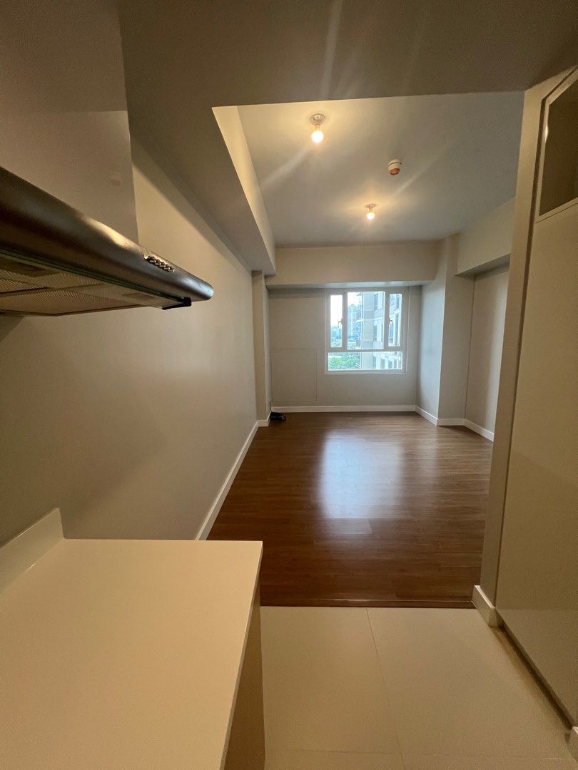 Arton North Tower Studio for Sale (Category: Apartments & Condos) located in Makati City. Submitted by designandspace (Listing ID 1373303524, Image 2). Description: Arton North Rockwell Studio unit 26sqm Unfurnished Brand new SALE Php 5.8M Plus parking Php 1.4M 0917-8101834.