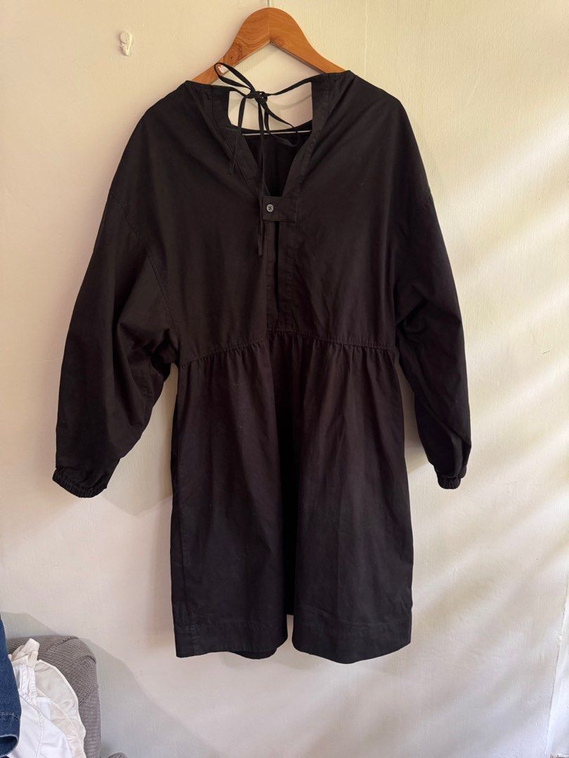 Authentic COS Open back tunic dress (Category: Dresses) located in Cagayan de Oro. Submitted by jcb2017 (Listing ID 1373264155, Image 3). Description: Used twice only All items listed here are on hand, I do not resell. All items were purchased personally and directly from the stores at original price. 😊.
