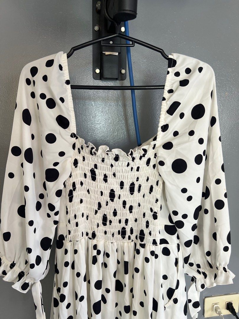 Bangkok orig long dress (Category: Dresses) located in Tarlac. Submitted by bella_25 (Listing ID 1373261599, Image 3). Description: Bought it in Bangkok never wear a padded sim Less polka dots long dress with side pockets.this is very nice summer and beach dress it will Suit you anywhere .
