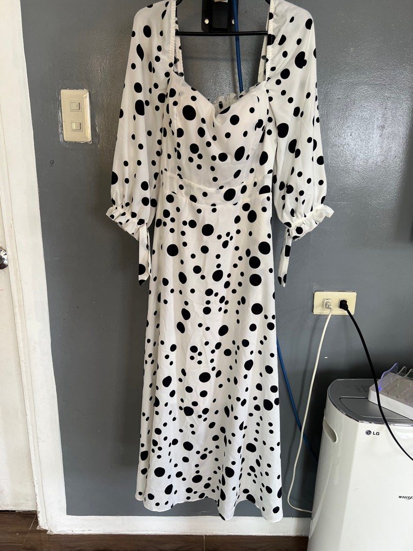 Bangkok orig long dress (Category: Dresses) located in Tarlac. Submitted by bella_25 (Listing ID 1373261599, Image 1). Description: Bought it in Bangkok never wear a padded sim Less polka dots long dress with side pockets.this is very nice summer and beach dress it will Suit you anywhere .