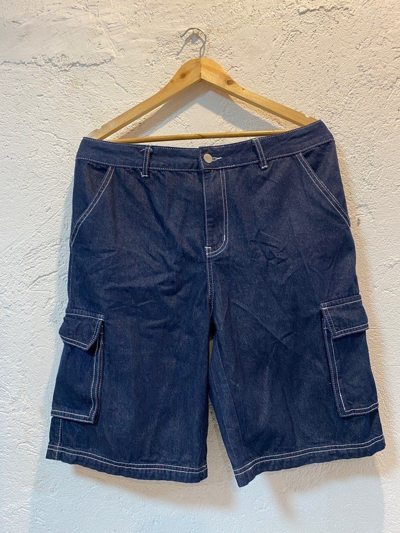 Bench Baggy denim cargo shorts (Category: Shorts) located in Manila. Submitted by draco19 (Listing ID 1373306899, Image 1). Description: No issue Bacoor loc.