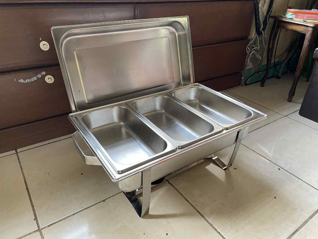 Blumen Chafish Dish 9 liters (Category: Other Kitchenware & Tableware) located in Quezon City. Submitted by lmolympia (Listing ID 1373320874, Image 2). Description: 9L chafing dish, barely used. 2 stocks available, Php 2200 each. Php 4000 only if take both.