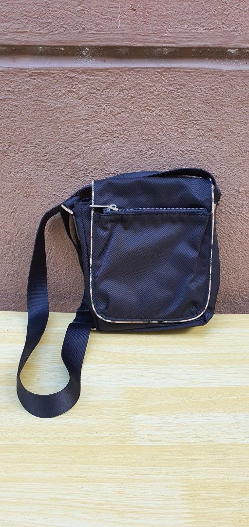 Burberry blue label sling bag (Category: Luxury Bags & Wallets) located in Antipolo. Submitted by switchneighborhood (Listing ID 1373260537, Image 2). Description: legit 700 only.