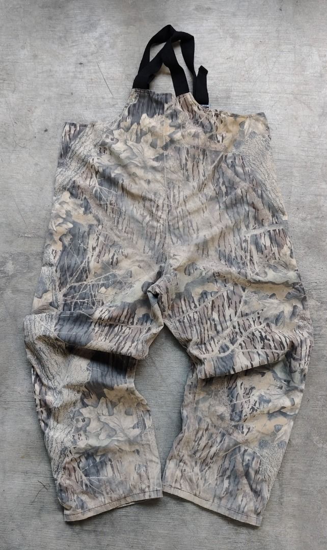 Cabela’s x Realtree (Category: Activewear) located in Calabanga. Submitted by _copemgoods (Listing ID 1373291584, Image 2). Description: Cabela’s x Realtree Measurement W:48 x L:46 Hem: 10.5 Well-used Condition Color Rate:8.5/10 Issue: Pin & Pen Holes, Fade, and Mud stains.