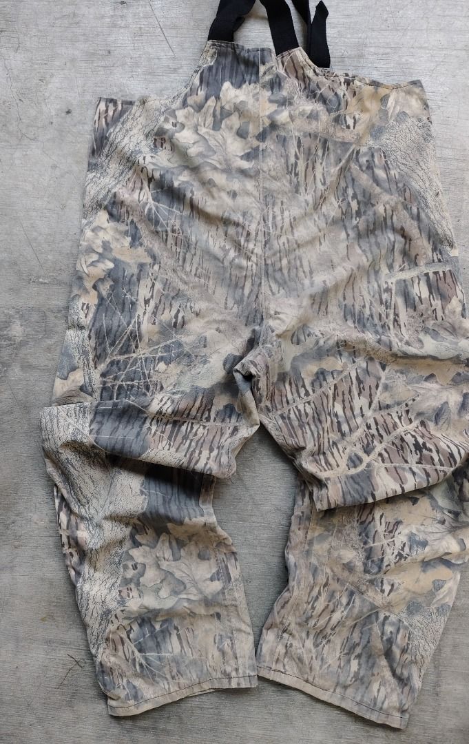 Cabela’s x Realtree (Category: Activewear) located in Calabanga. Submitted by _copemgoods (Listing ID 1373291584, Image 3). Description: Cabela’s x Realtree Measurement W:48 x L:46 Hem: 10.5 Well-used Condition Color Rate:8.5/10 Issue: Pin & Pen Holes, Fade, and Mud stains.
