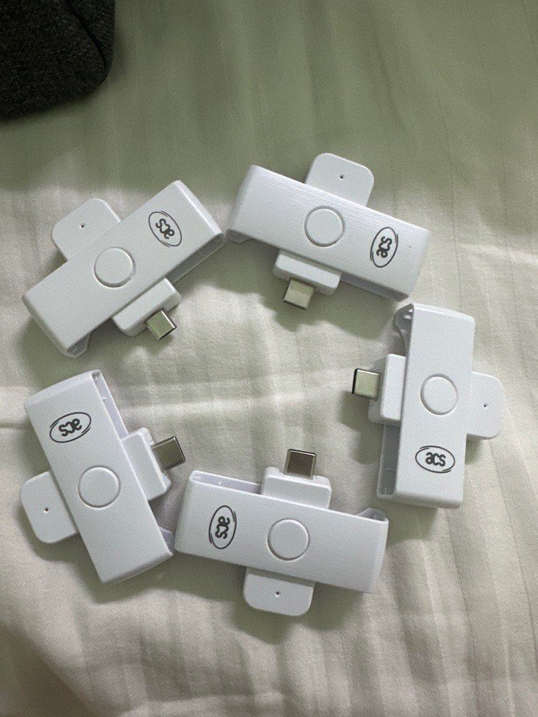 Card reader (Category: Other Accessories) located in Melaka Tengah. Submitted by mywardrobe5 (Listing ID 1373379313, Image 1). Description: Brand new card reader Available 4 type c & 1 micro .