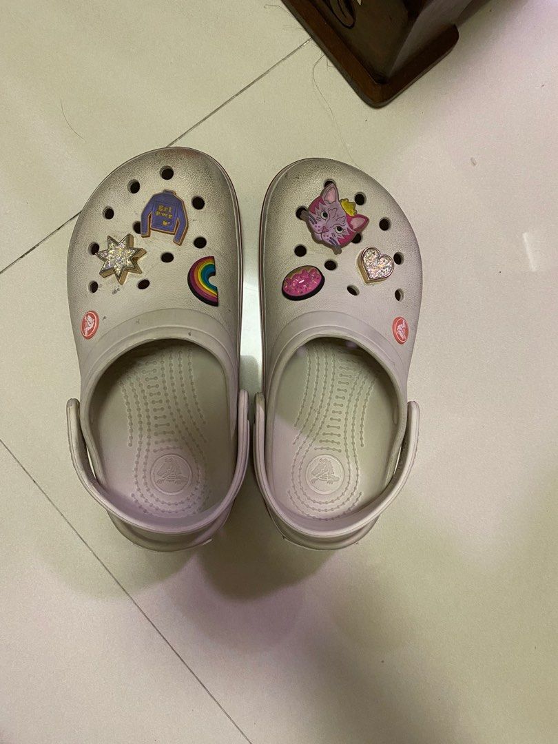Crocs (Category: Babies & Kids Fashion) located in Quezon City. Submitted by mrs_declutter (Listing ID 1373327456, Image 1). Description: Lightly used crocs original. Size 6 for girls. Very good condition. Just needs washing..
