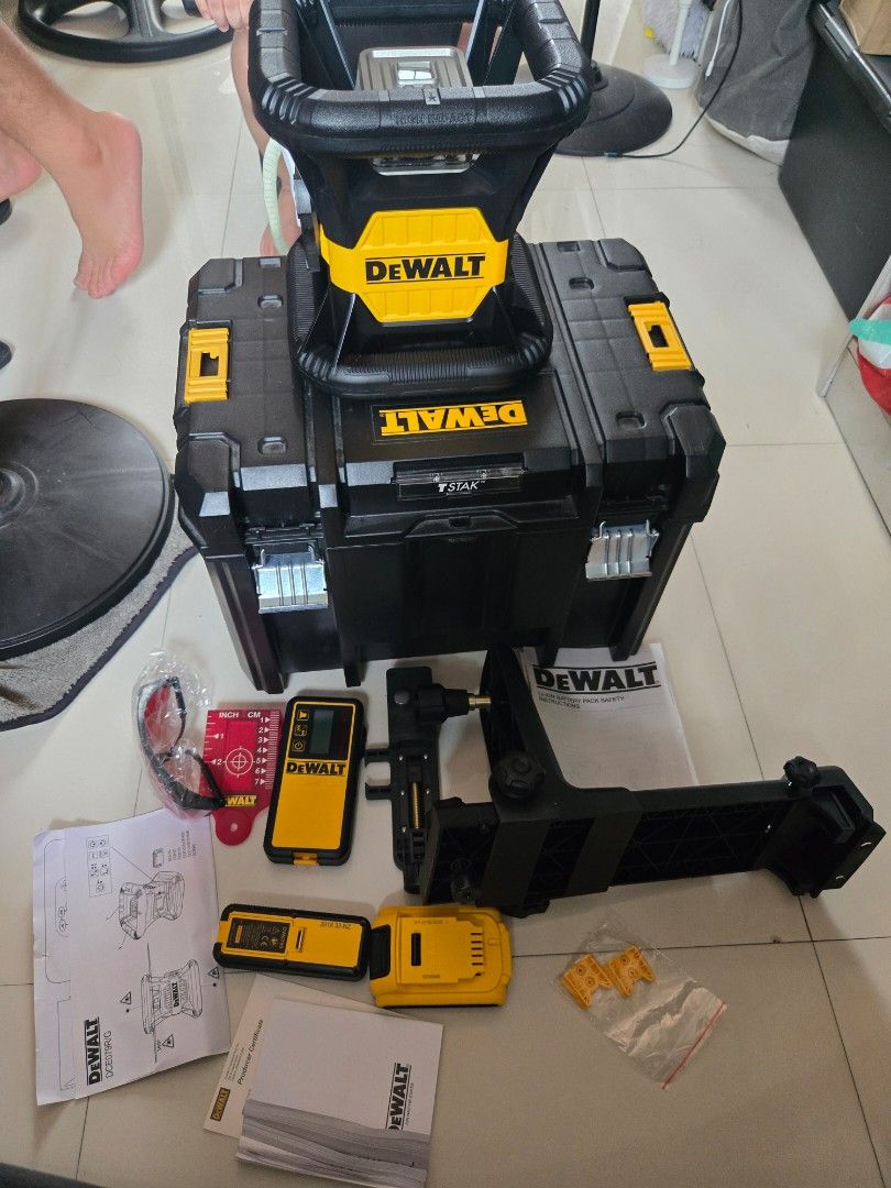 DEWALT ROTARY LASER (Category: Construction Tools & Equipment) located in Taguig. Submitted by mixxstuffsshopii (Listing ID 1373272331, Image 3). Description: 👉FOR SALE DEWALT ROTARY LASER DCE079R NEW Location: Central Signal Taguig PHP 35000.