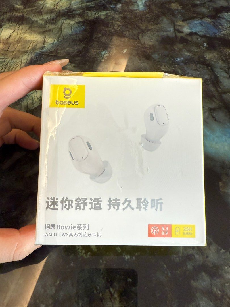 Earpiece (Category: Earphones) located in Singapore. Submitted by abigailkzh (Listing ID 1373320268, Image 1). Description: Received as a gift Brand new in box Self collection at CBD area. .