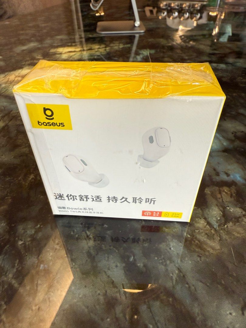 Earpiece (Category: Earphones) located in Singapore. Submitted by abigailkzh (Listing ID 1373320268, Image 2). Description: Received as a gift Brand new in box Self collection at CBD area. .