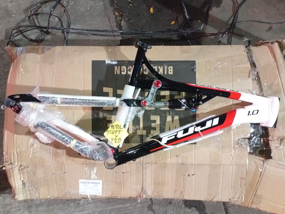 Fuji OUTLAND 1.0 (Category: Bicycles) located in Naga. Submitted by ErbsXBudolstuff (Listing ID 1373275514, Image 2). Description: Dm PHP 19k FUJI OUTLAND 26er Brand new Aluminum frame Tapered rockshox monarch rear air shocks included Press fit bottom bracket compatible Extra dropout included 135mm QR Internal shifter cable route 31.6 seat post.