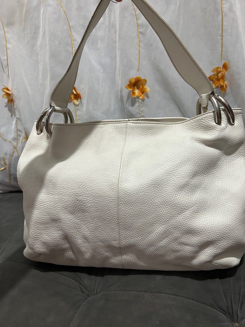 Furla Genuine Leather Hobo Bag (Category: Luxury Bags & Wallets) located in San Pablo. Submitted by reeys_neen (Listing ID 1373255222, Image 1). Description: Furla Hobo Bag Condition: 8/10 Compartment: 1 main zipper compartment, 1 inner zipper pocket, and 2 inner open pockets Size: Medium Bag NO COD, Payment first. Pwede LBC COP pero for shipping only, payment first sa item. REMINDER: * Inquire first before making an offer. Once offer is accepted