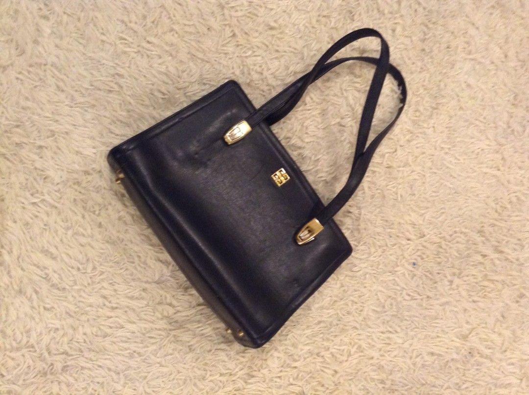 Givenchy Vintage Hand Bag (Category: Luxury Bags & Wallets) located in Manila. Submitted by victtoria (Listing ID 1373292040, Image 1). Description: .