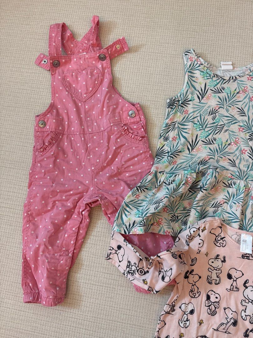 H&M bundle of 4 Pink Polka Dot Jumper, Baby Girl's Clothing (Category: Babies & Kids Fashion) located in Singapore. Submitted by picksandpegs (Listing ID 1373270630, Image 3). Description: This is a H&M jumper in pink with white polka dots. It is part of a bundle of four sets of clothing. The size is about 86 to 92, suitable for 18 month to 3 years old girls. The condition is like new, with no stains. It is a cute and comfortable outfit for your 