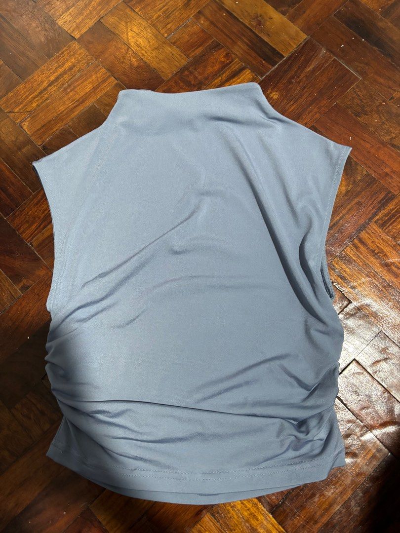 H&M High Neck Sleeveless Top (Category: Sleeveless) located in Manila. Submitted by jing3021 (Listing ID 1373232061, Image 3). Description: Original price: ~500php Used twice only Can pair it with skirt or slacks to dress up; jeans or shorts to dress down Fits XS-S Rfs: doesn’t fit me anymore .