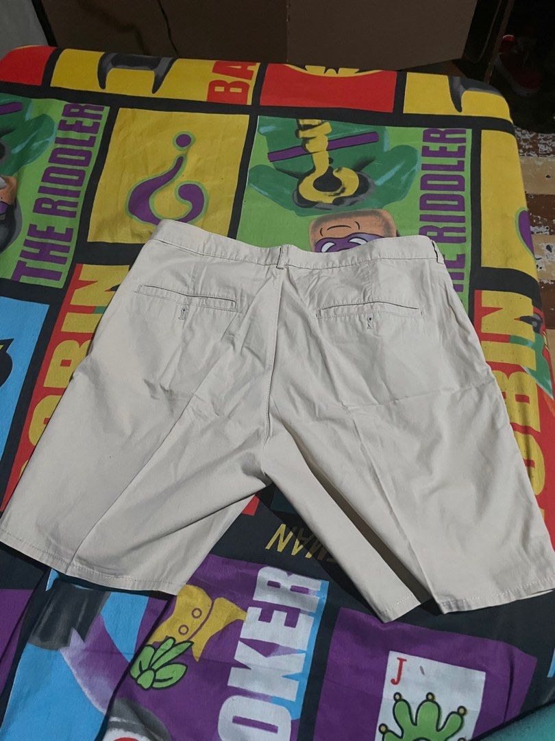 H@M Khaki Shorts (Category: Shorts) located in Quezon City. Submitted by e95dlo (Listing ID 1373351877, Image 2). Description: H&M Khaki Shorts Waist Size 34 Will make sure to clean and iron before sending Shipping/Delivery c/o buyers expense. Location is in QC Meet up in QC weekends only. Makati on Wed Payment: Bank Transfer BDO/Unionbank/Gcash/Maya/Seabank.