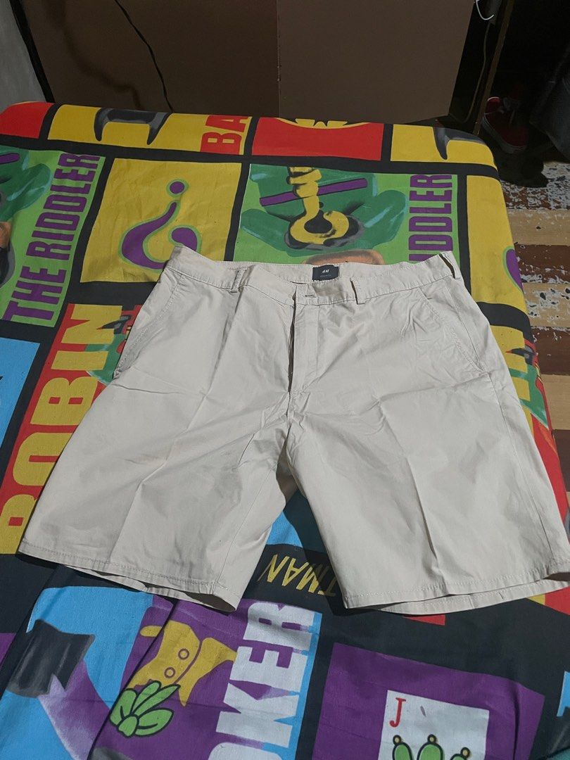 H@M Khaki Shorts (Category: Shorts) located in Quezon City. Submitted by e95dlo (Listing ID 1373351877, Image 1). Description: H&M Khaki Shorts Waist Size 34 Will make sure to clean and iron before sending Shipping/Delivery c/o buyers expense. Location is in QC Meet up in QC weekends only. Makati on Wed Payment: Bank Transfer BDO/Unionbank/Gcash/Maya/Seabank.