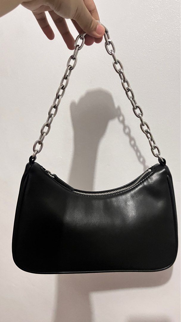 H&M Kili kili Bag (Category: Shoulder Bags) located in Manila. Submitted by gillv13 (Listing ID 1373316044, Image 1). Description: REPRICED! hindi pa po nagagamit 🙂 no signs of usage 👍 PM ME FOR MORE PICS OR VIDS 🤝🏼.