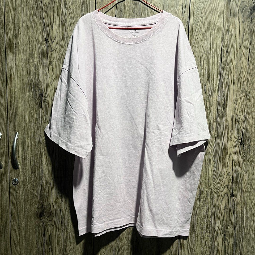 H&M Lavender Plain Tshirt - XL Relaxed Fit (Category: Tshirts & Polo Shirts ) located in Marikina City. Submitted by maya.declutters (Listing ID 1373306739, Image 1). Description: PERSONAL ITEMS / NOT FROM UKAY MOP: GCash / Bank Transfer Delivery: - Lalamove (7PM onwards) - J&T - Shipping fee will be shouldered by the buyer.