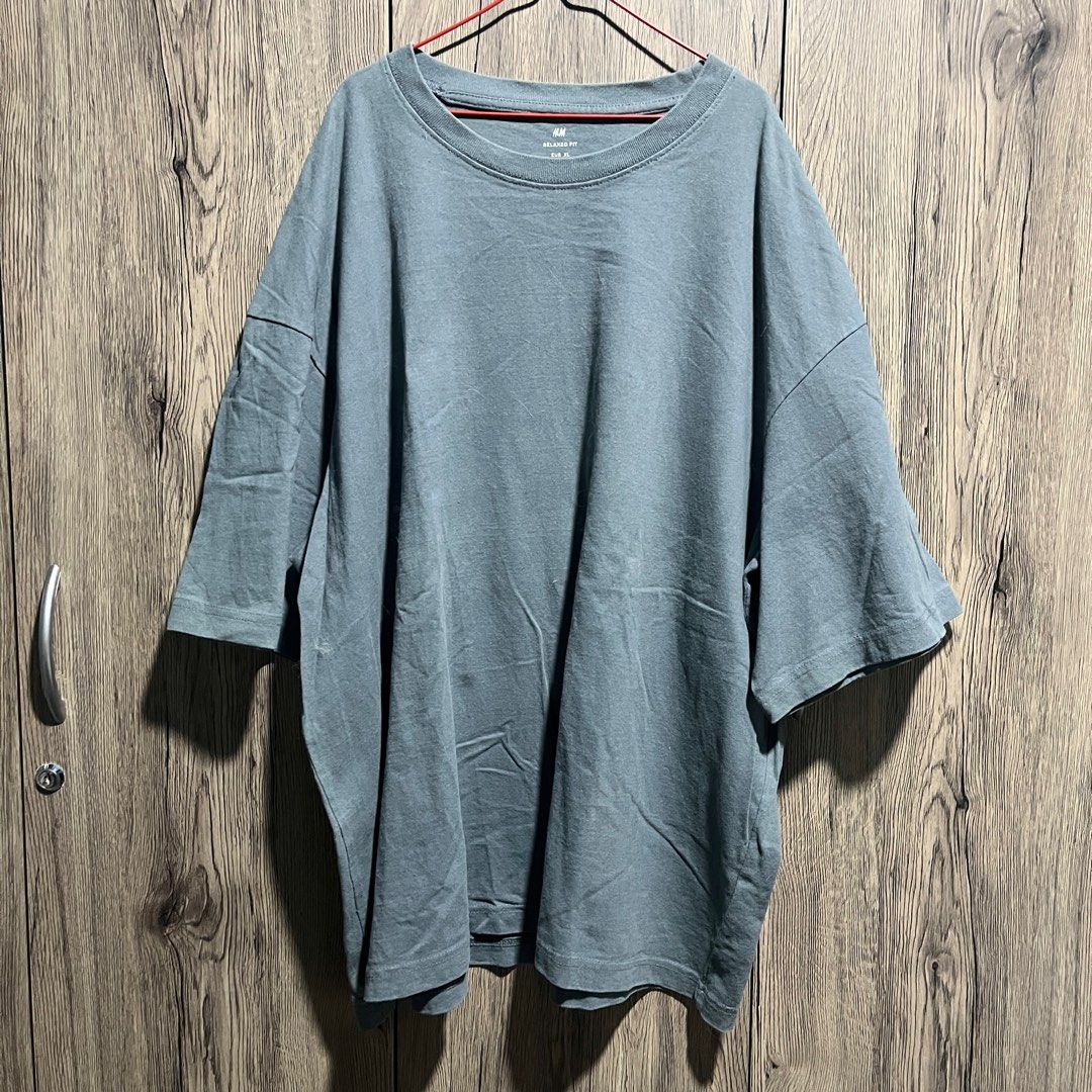 H&M Plain Tshirt - XL Relaxed Fit (Category: Tshirts & Polo Shirts ) located in Marikina City. Submitted by maya.declutters (Listing ID 1373307565, Image 1). Description: PERSONAL ITEMS / NOT FROM UKAY MOP: GCash / Bank Transfer Delivery: - Lalamove (7PM onwards) - J&T - Shipping fee will be shouldered by the buyer.