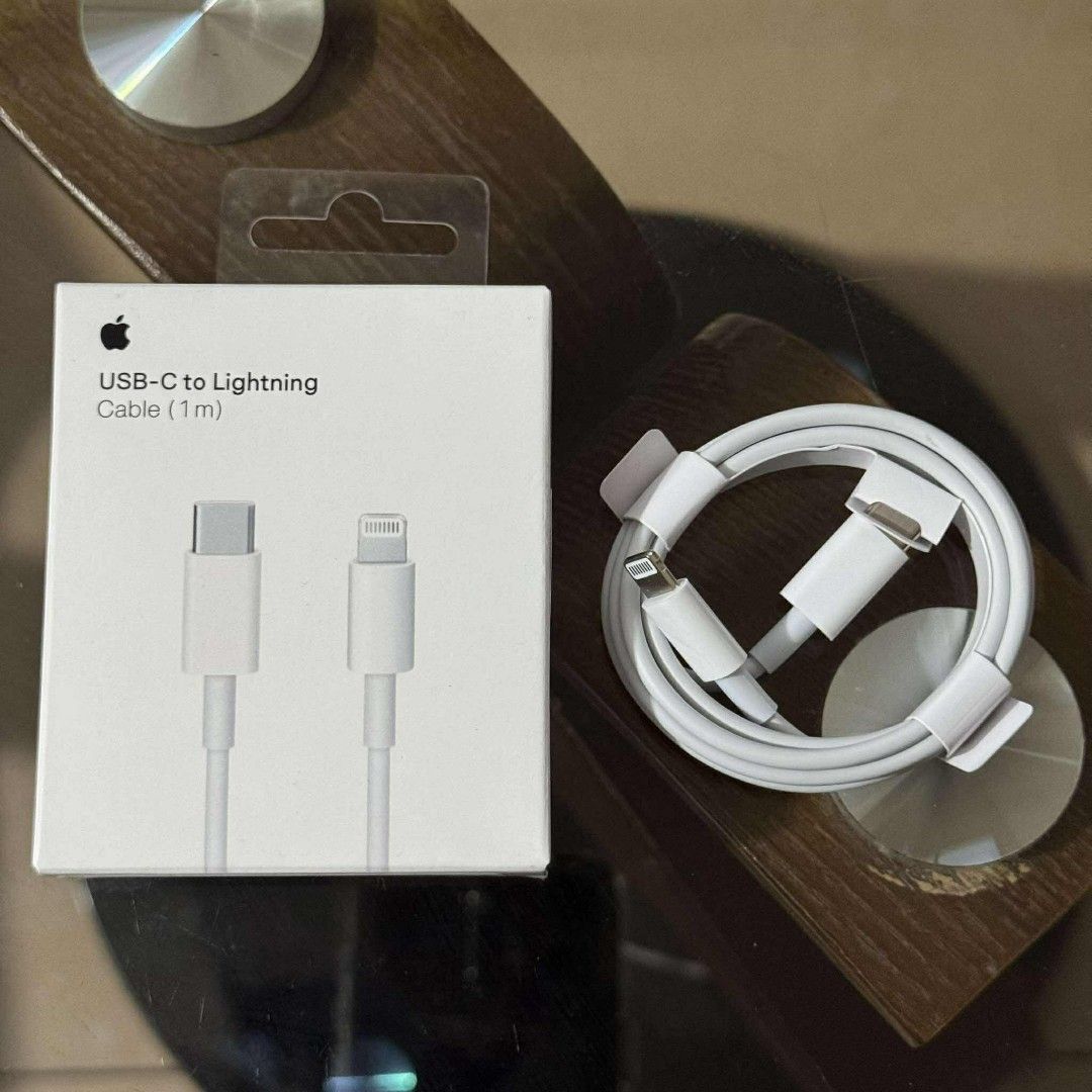 iPhone Type C to Lightning Cable & Type C to Type C Cable/Cord (Category: Chargers & Cables) located in Manila. Submitted by camilleirlzd29 (Listing ID 1373274235, Image 3). Description: iPhone Type C to Lightning Cable & Type C to Type C Cable / Cord ₱400.