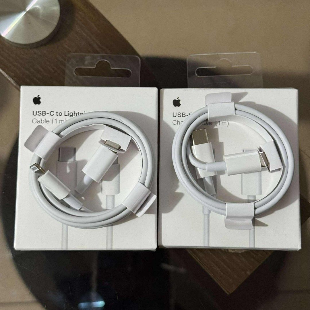 iPhone Type C to Lightning Cable & Type C to Type C Cable/Cord (Category: Chargers & Cables) located in Manila. Submitted by camilleirlzd29 (Listing ID 1373274235, Image 2). Description: iPhone Type C to Lightning Cable & Type C to Type C Cable / Cord ₱400.