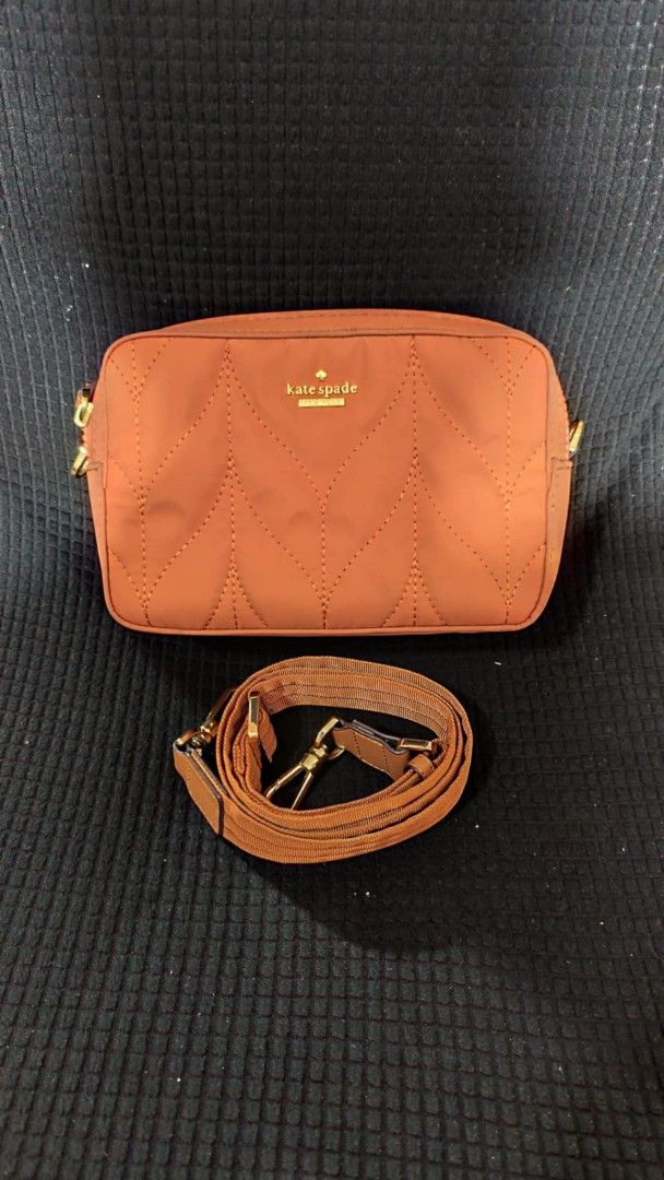 KATE SPADE Double Zip Camera Bag (Category: Luxury Bags & Wallets) located in Manila. Submitted by ramos46088 (Listing ID 1373294694, Image 1). Description: ORIGINAL LIKE NEW KATE SPADE Double Zip Camera Bag.