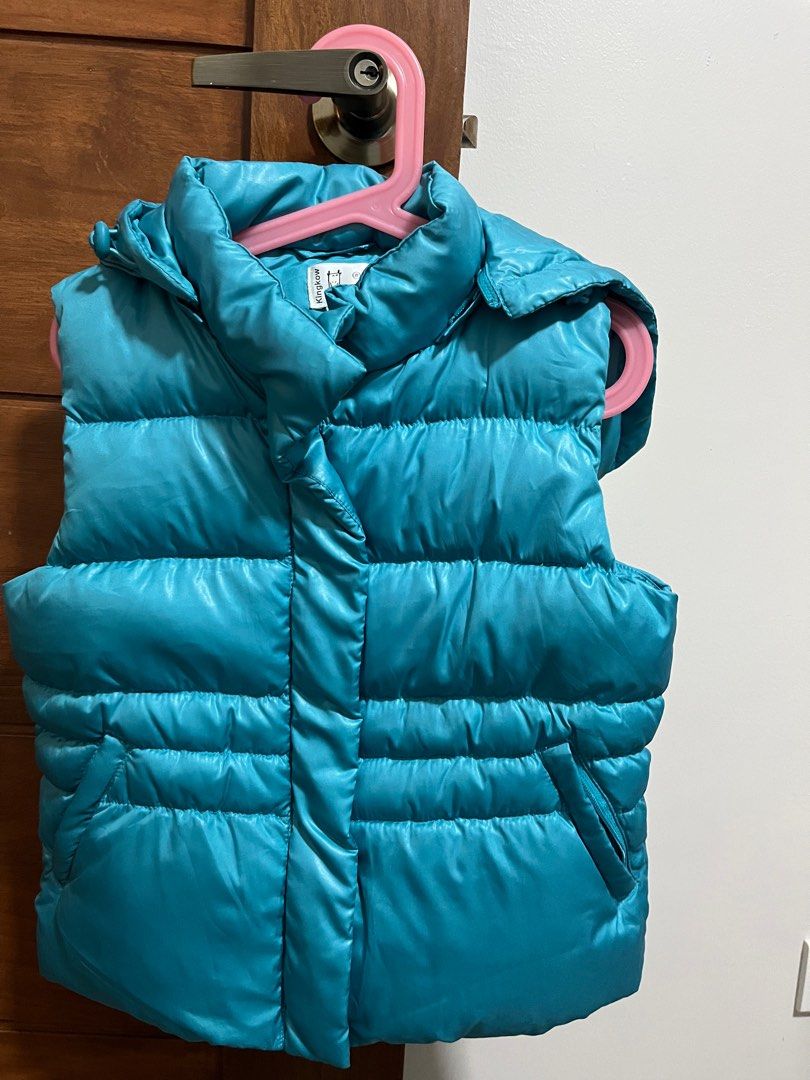 KINGKOW KIDS PUFFER VEST (Category: Babies & Kids Fashion) located in Makati City. Submitted by mydeezoo (Listing ID 1373370940, Image 2). Description: Like new Puffer winter vest for kids Very smooth.
