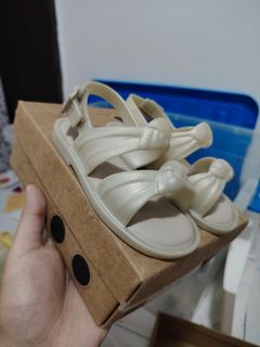 (Category: ) located in . Submitted by erina.kai (Listing ID 1373370179, Image 1). Description: .