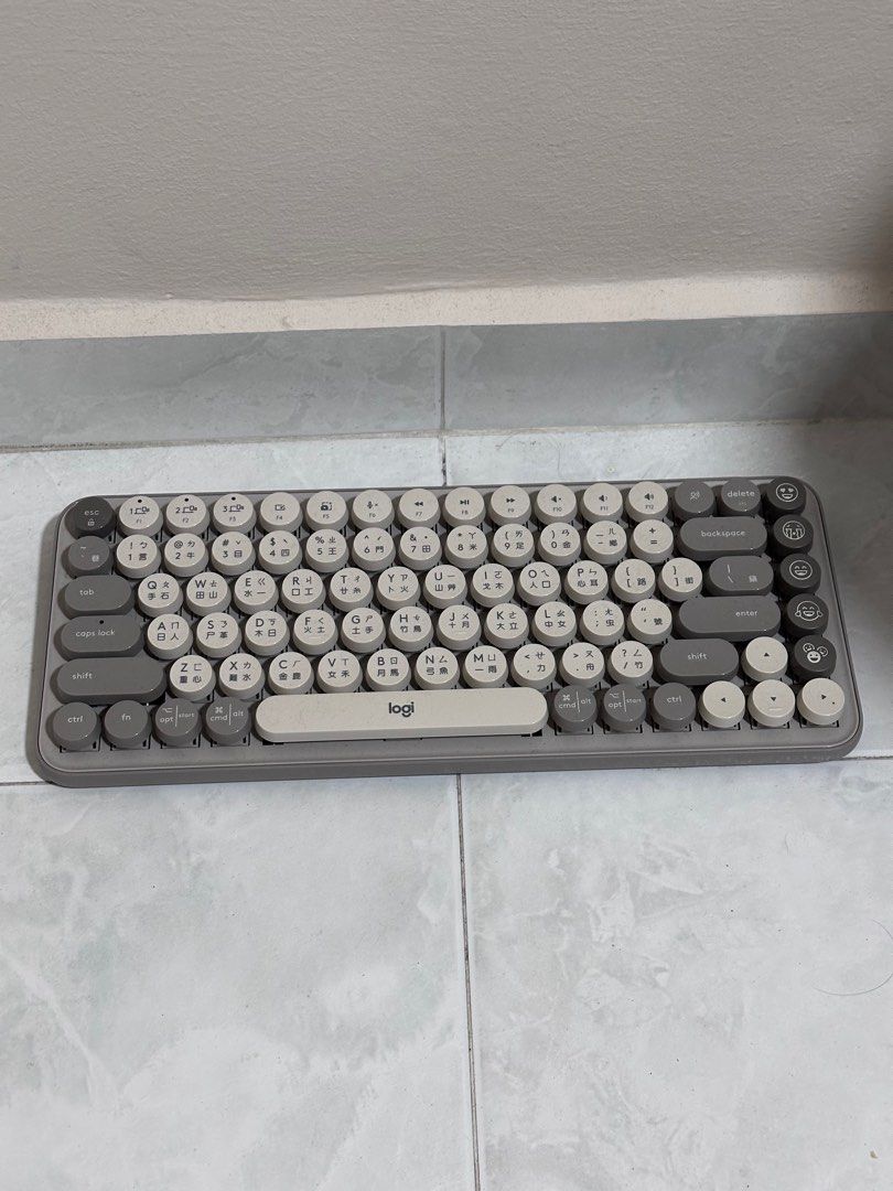 [Moving Out] Logitech Pop Keys (from Taiwan) (Category: Computer Keyboard) located in Singapore. Submitted by cloud.nine (Listing ID 1373384323, Image 1). Description: .