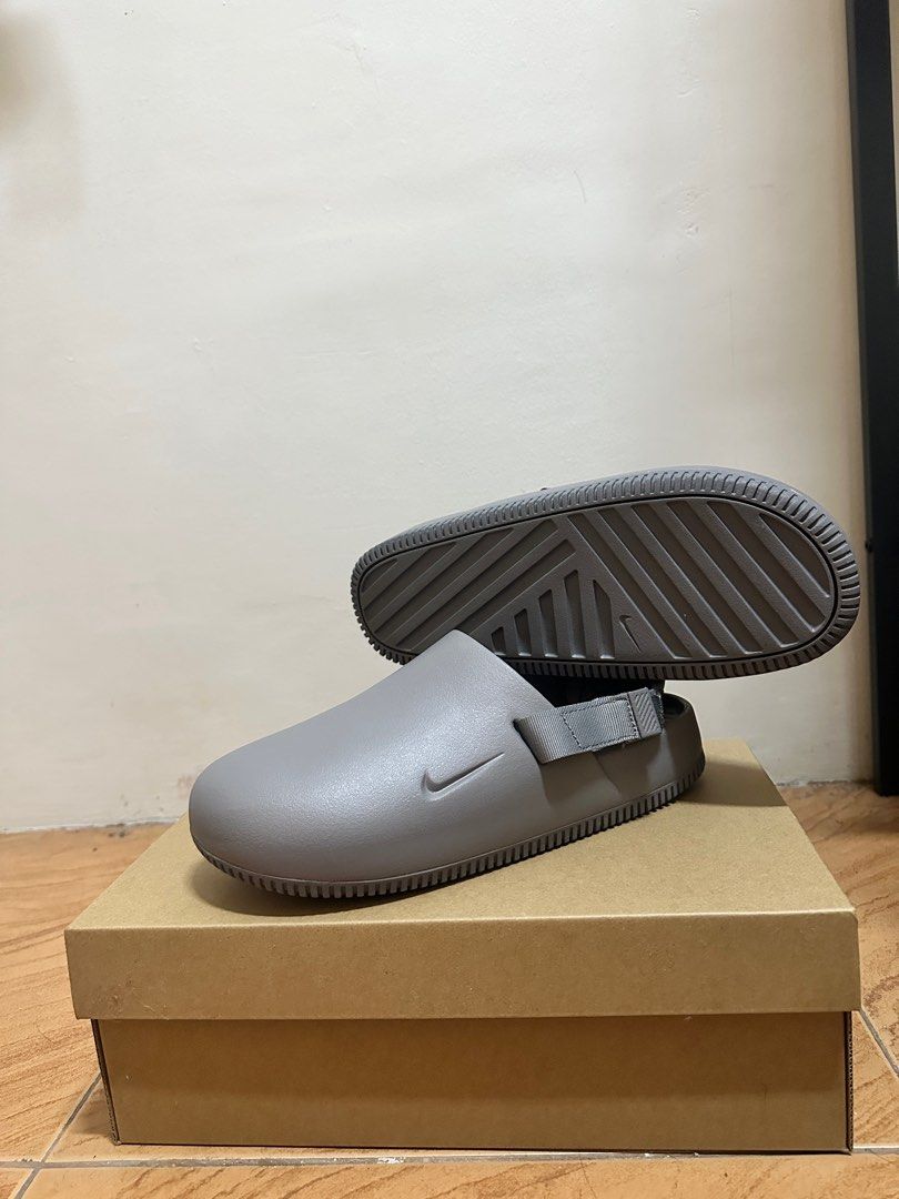 Nike Calm Mule Clogs (Category: Slippers & Slides) located in Manila. Submitted by seanskyee (Listing ID 1373383969, Image 2). Description: bnew/fitted only.