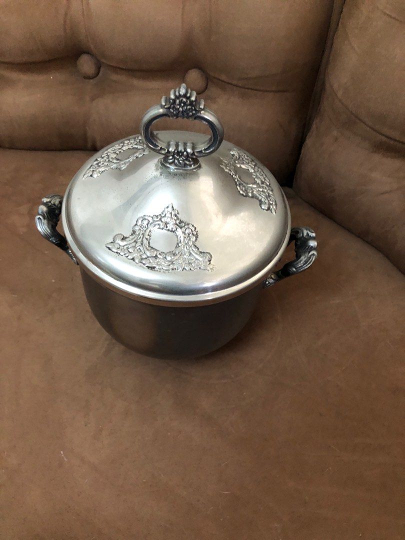 Oneida (Category: Food Organization & Storage) located in Las Pinas. Submitted by ydnam0815 (Listing ID 1373329216, Image 2). Description: Oneida ice bucket just needs polishing.