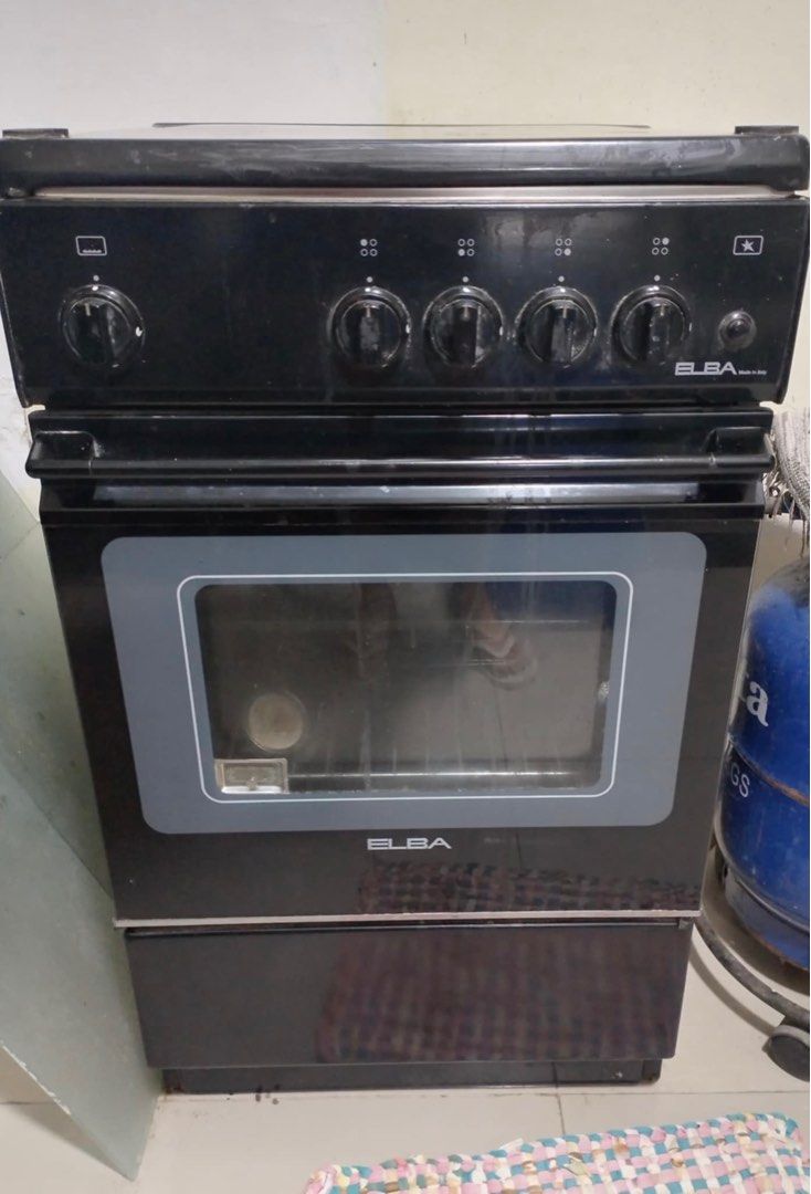 OVEN BAKE APPLIANCE (Category: Ovens & Toasters) located in Marikina City. Submitted by candyshop712 (Listing ID 1373365393, Image 2). Description: For Sale: Elba Gas Range with Oven • 4-burner gas stove • Oven bake function fully operational • In very good condition • Reason for selling: Upgrading to a new unit GAS TANK NOT INCLUDED PO 📍 Broadway Pines, Brgy. Mayamot, Antipolo City 📞 09165118973 P5K @topfans #highlight #highlightseveryone #ove