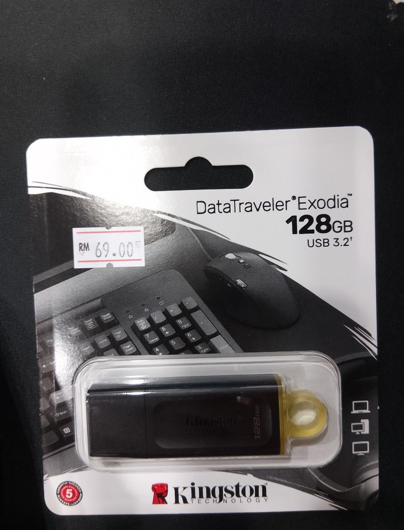 Pendrive (Category: Hard Disks & Thumbdrives) located in Kuala Lumpur. Submitted by brainrotseller (Listing ID 1373249772, Image 1). Description: 128gb pendrive Kingston.