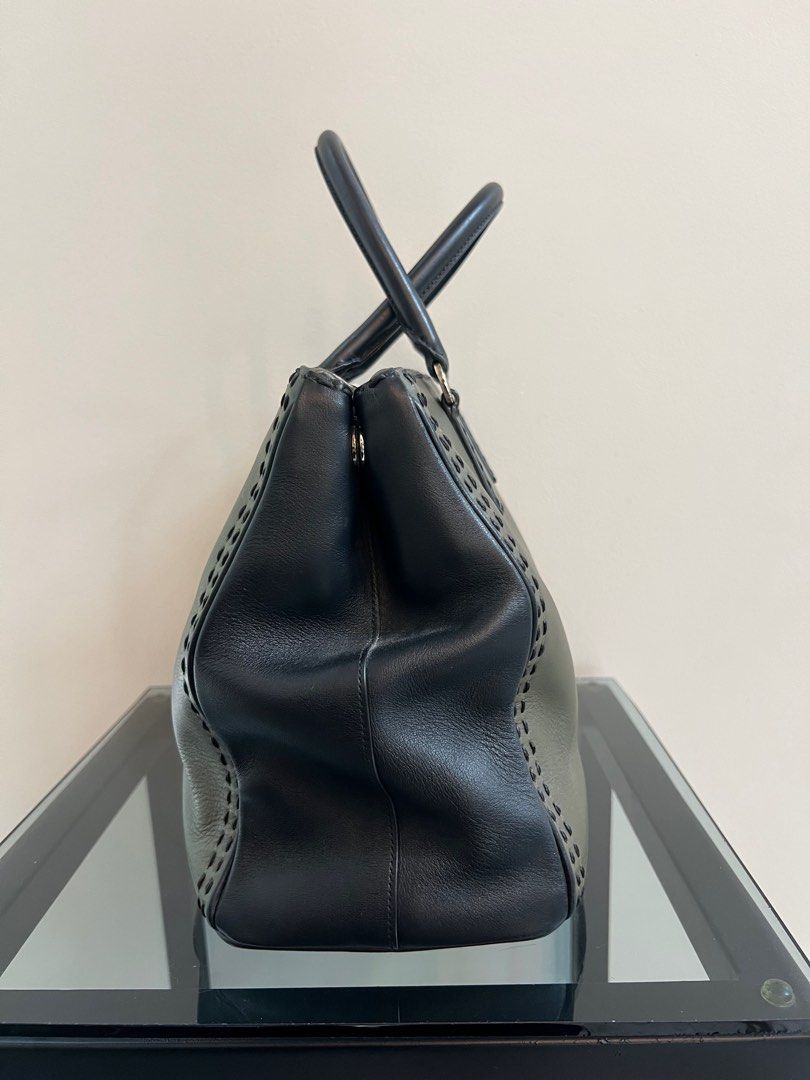 Prada Galleria (Category: Luxury Bags & Wallets) located in Quezon City. Submitted by hollaashopp (Listing ID 1373340293, Image 3). Description: Prada Galleria Lightly used Black / Green With shoulder strap and original dustbag 30cm x 28cm.
