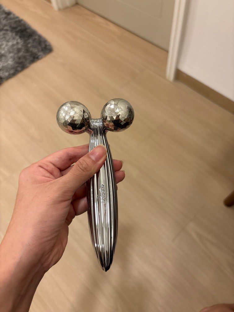 Refa (Category: Face Care) located in Singapore. Submitted by joyjoylll (Listing ID 1373366368, Image 3). Description: Like new refa Bought for S$330.