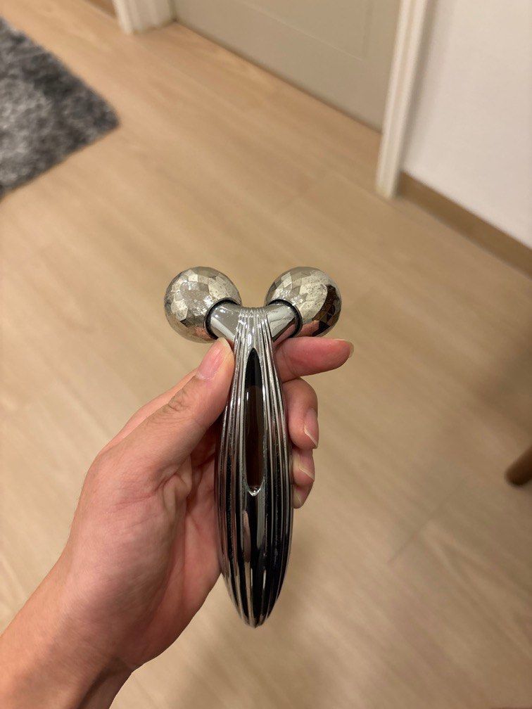 Refa (Category: Face Care) located in Singapore. Submitted by joyjoylll (Listing ID 1373366368, Image 4). Description: Like new refa Bought for S$330.